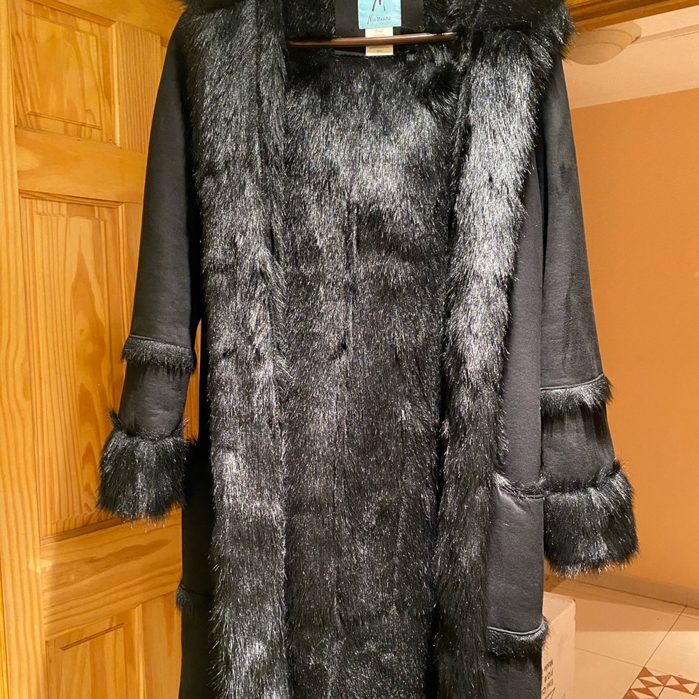 🎉LIKE NEW MARCIANO FAUX FUR COAT!!!